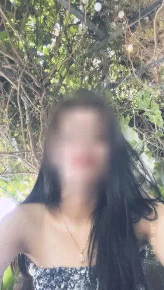 Ella, 24