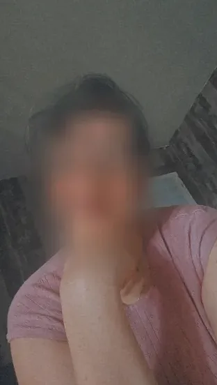 Ellen, 27