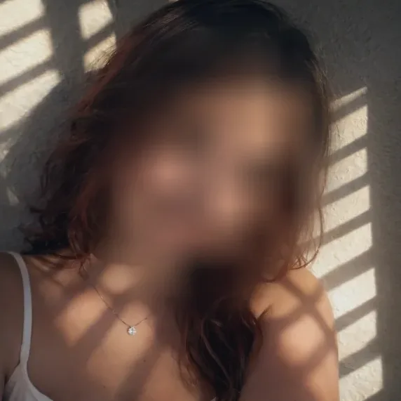 Emilie, 23