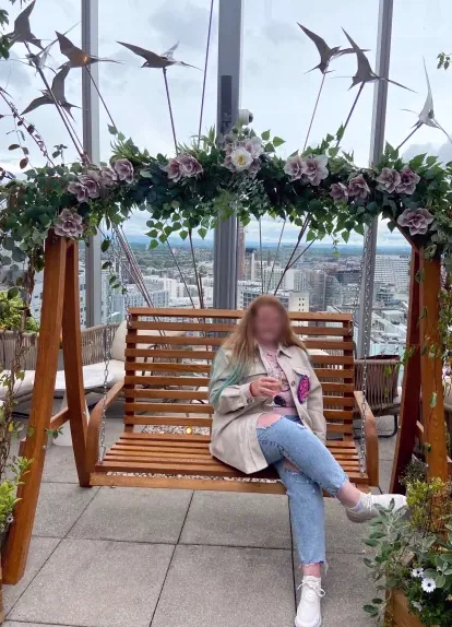 Katrine, 25