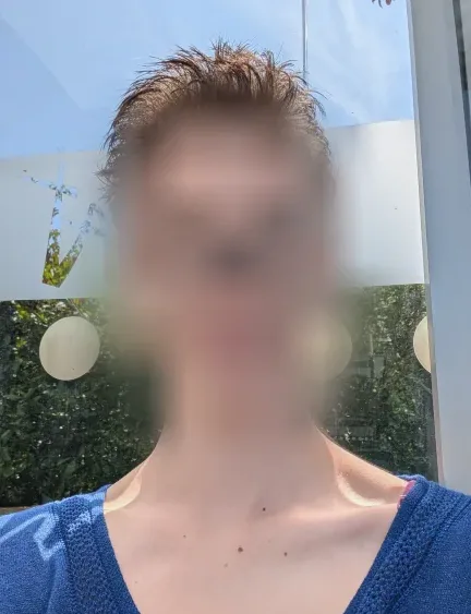 Rosa, 22