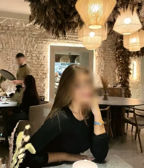 Sara, 25